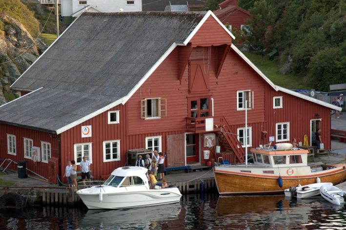 Røvær sjøhus utenfor Haugesund er en av de mange bygdekinoene rundt om i landet. Foto: Elin Thorsen, Creative Commons-lisens
