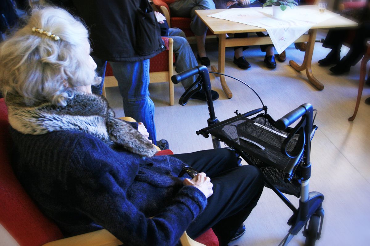 Nå kan vi få vite hvor mange av de gamle på sykehjem som faktisk blir undersøkt av lege, om en arbeidsgruppe får viljen sin. Ill.foto: Colourbox.com.