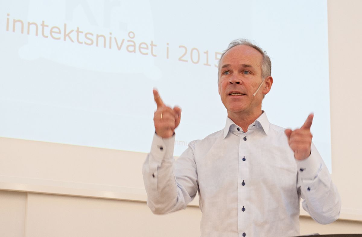 Kommunalminister Jan Tore Sanner (H) forsvarte statsbudsjettet i KS' landsstyre i formiddag. Foto: Terje Lien