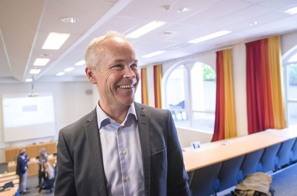 Kommunene viser lederskap ved at så mange er i gang med utredninger, mener kommunalminister Jan Tore Sanner. Arkivfoto: Joakim S. Enger