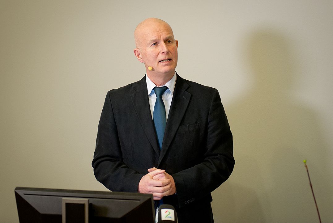 Helsedirektør Bjørn Guldvog støtter forslaget om å gi lovhjemmel for portforbud.