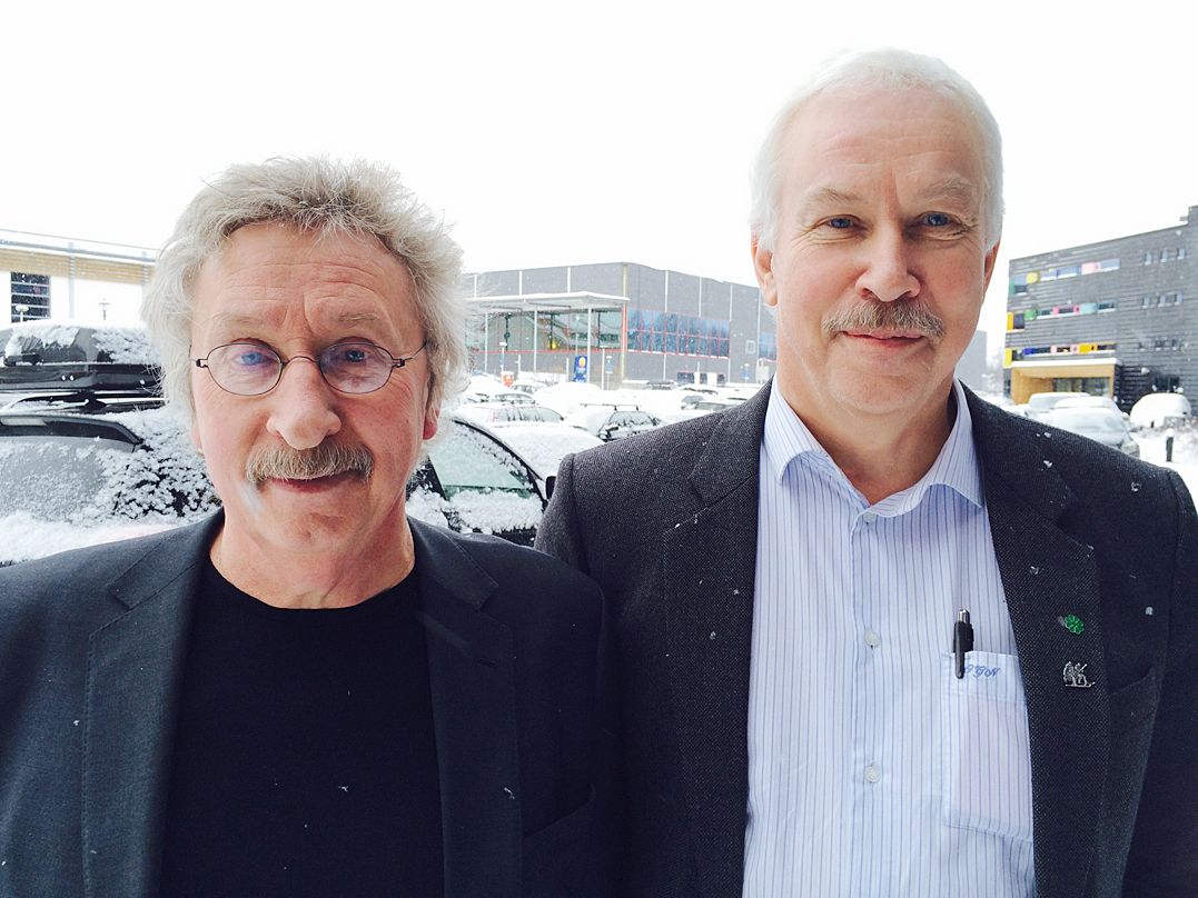 Rådgiver i Fagforbundet, Harry Herstad, og leder av Lokalsamfunnsforeningen, Ole Gustav Narud, går sammen i kampen mot kommunereformen til regjeringen. Foto: Tone Holmquist.