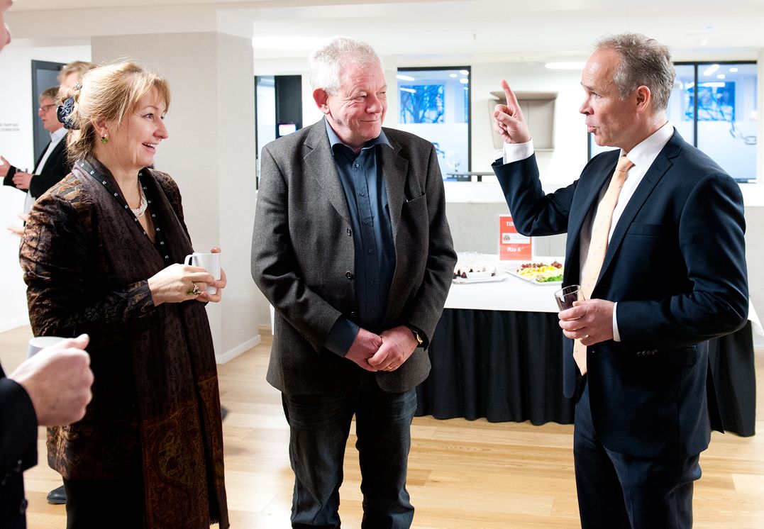 Kommunalminister Jan Tore Sanner (H) møtte Gunn Marit Helgesen (H) og resten av KS' hovedstyre fredag. Foto: Terje Lien