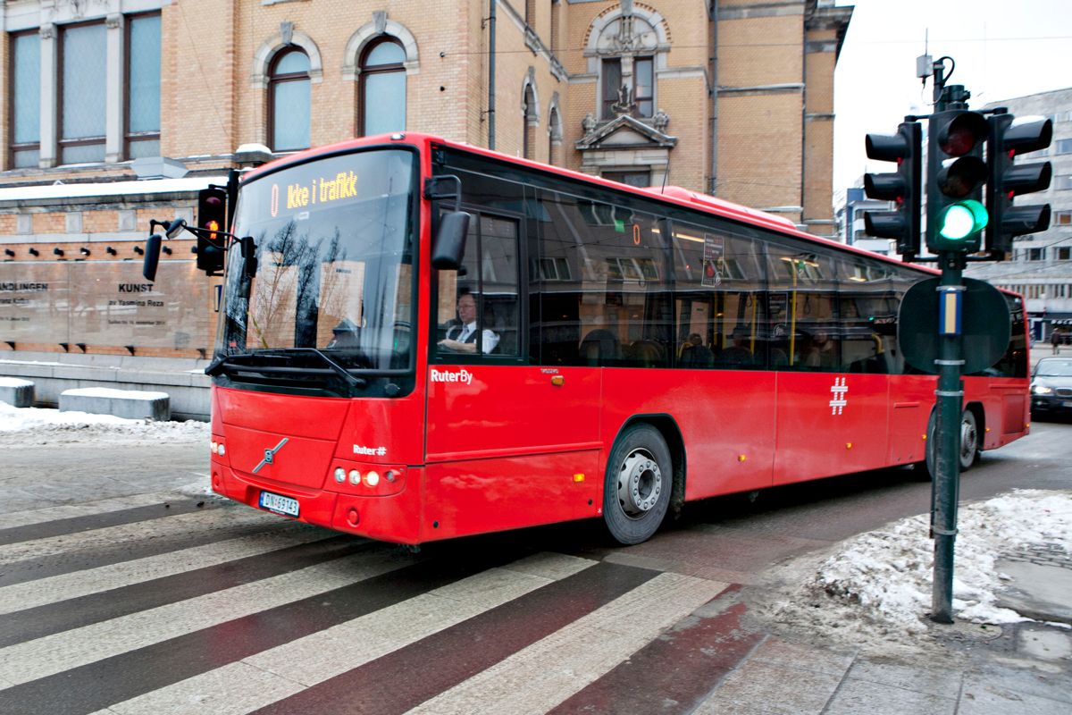 Ruter har tildelt kontrakt for busstransport på Oslo Vest, til tross for at en av de som evaluerte anbudene, nå er siktet for korrupsjon. (Foto: Patrick da Silva Sæther)