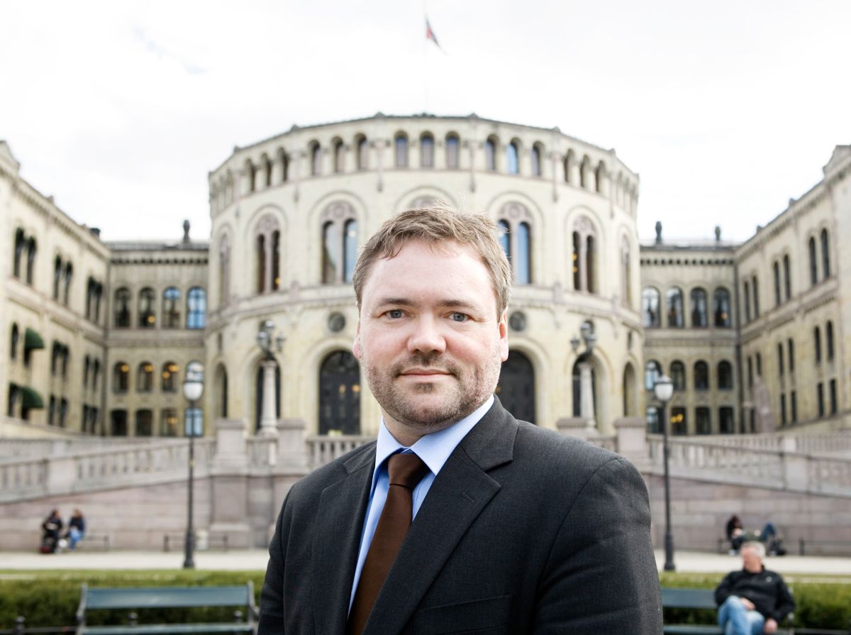 Akademikernes Knut Aarbakke er kritisk til at ikke flere kommuner har sivil- eller samfunnsøkonomer ansatt. (Foto: Akademikerne)