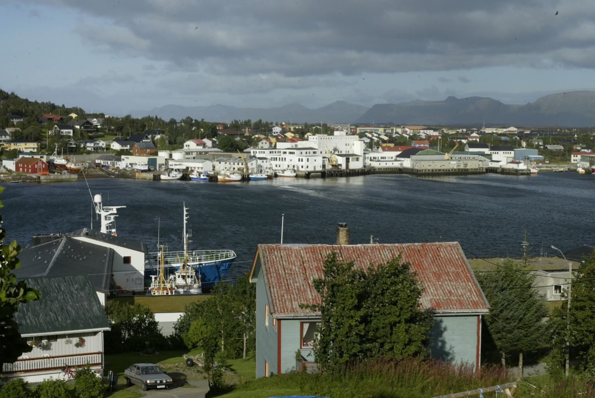 Det er strid i Øksnes fordi boligstiftelsen ikke utleverer dokumenter slik at Fylkesmannen får avgjort en klage på manglende innsyn. (Arkivfoto: Ole Morten Melgård)