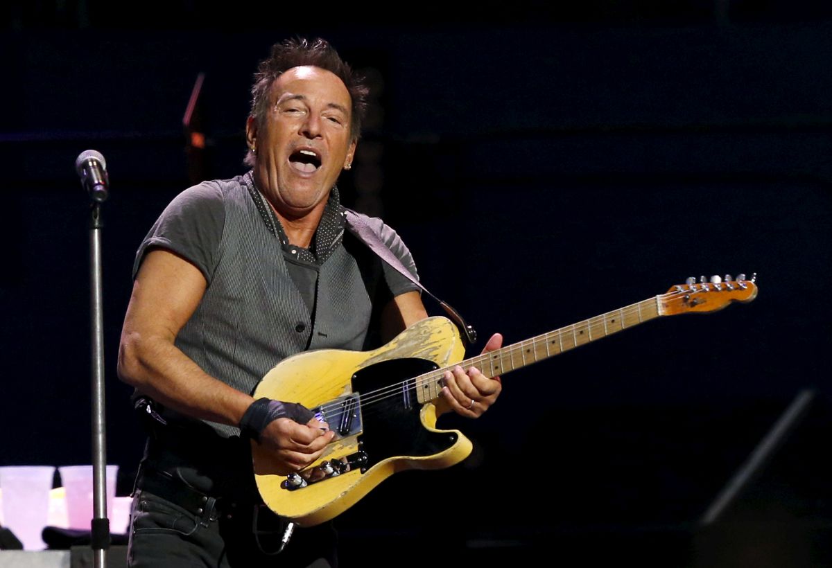 Bruce Springsteen turnerer over hele verden, inkludert Trondheim. Under konserten møtte skjenkekontrollen problemer. Foto: Reuters/Mario Anzuoni/File Photo