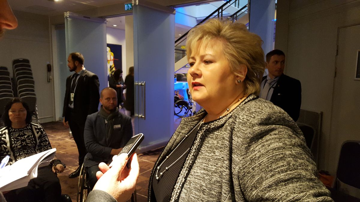 – Kommunene må ta vare på hovedintensjonen i BPA-reformen, nemlig at de som får hjelp skal få styre mest mulig selv, sier statsminister Erna Solberg (H). Foto: Marte Danbolt