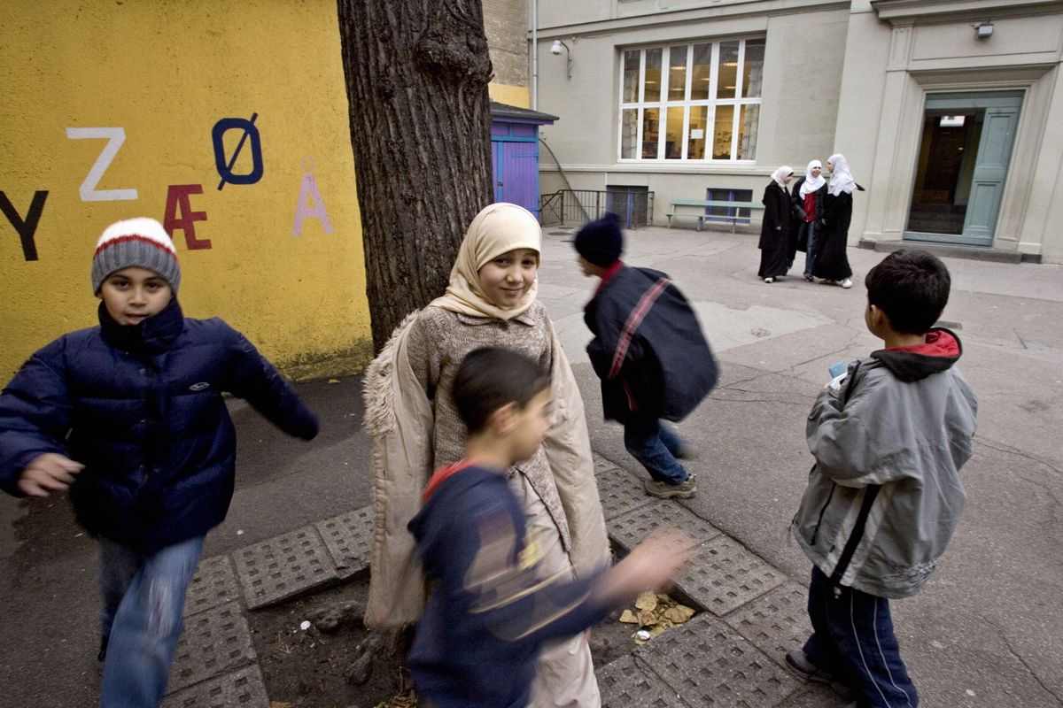 Egne skoler for muslimske barn vil ikke hindre integrering, mener de to som har søkt om å starte musimske grunnskoler i Oslo. Bildet viser barn ved en muslimsk skole i Danmark. Foto: Scanpix Denmark/Henning Hjort