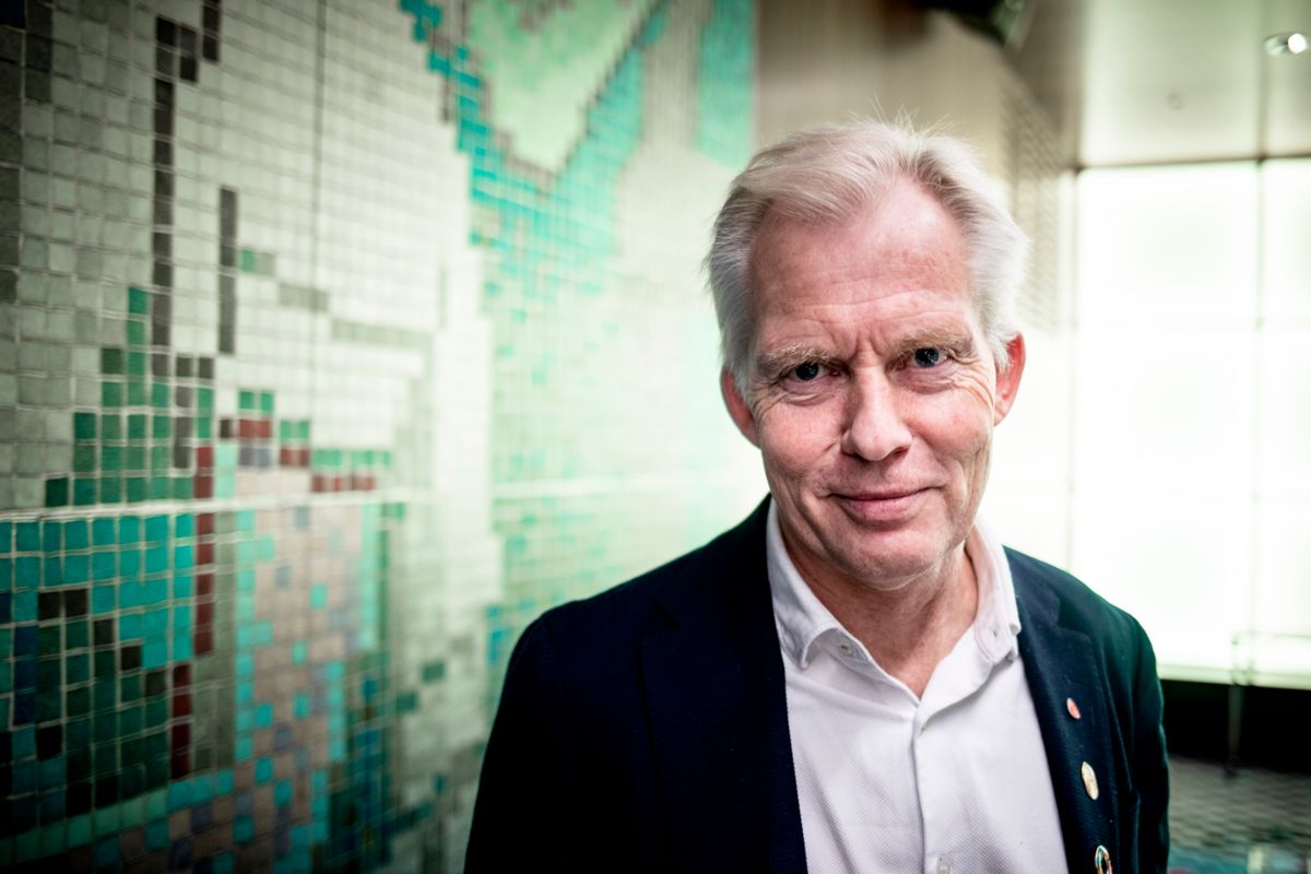 Oddvar Skisland (Ap) er ordfører i Norges sjette største by, Kristiansand, som nå har 112.000 innbyggere. Sammenslåingen går greit, men økonomien er han bekymret for. Foto: Magnus Bjørke