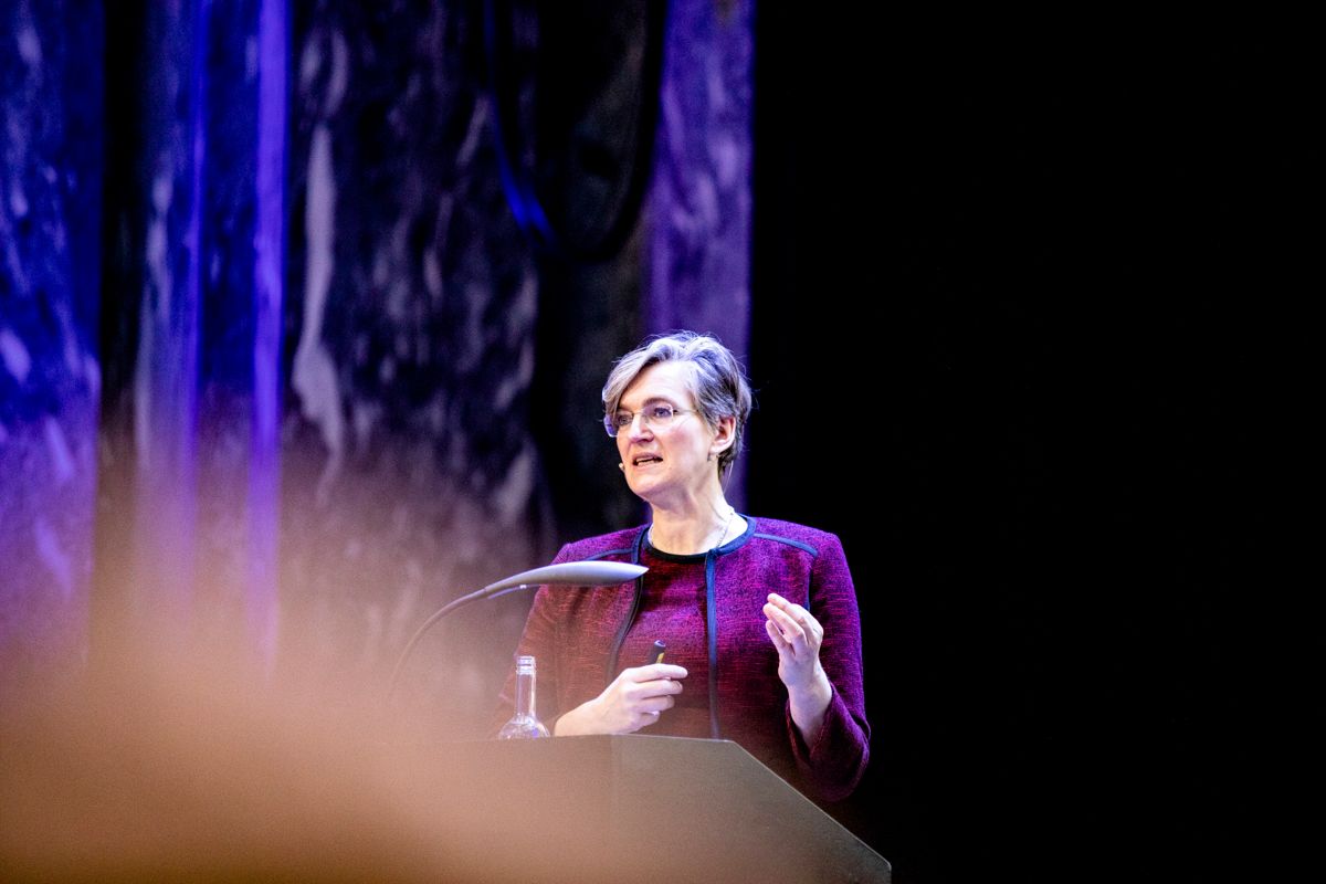 Direktør Ellen Hambro i Miljødirektoratet presenterte rapporten Klimakur 2030 i Oslo i formiddag. Den forteller hvordan klimautslippene kan reduseres fram mot 2030. Foto: Magnus K. Bjørke