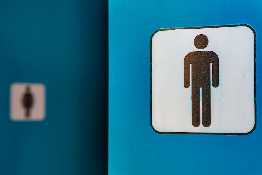 Dame- og herreskiltene på alle enkeltstående toaletter i kommunale bygg i Trondheim skal fjernes. De erstattes med kjønnsnøytrale skilt. Foto: Paul Kleiven, NTB scanpix.
