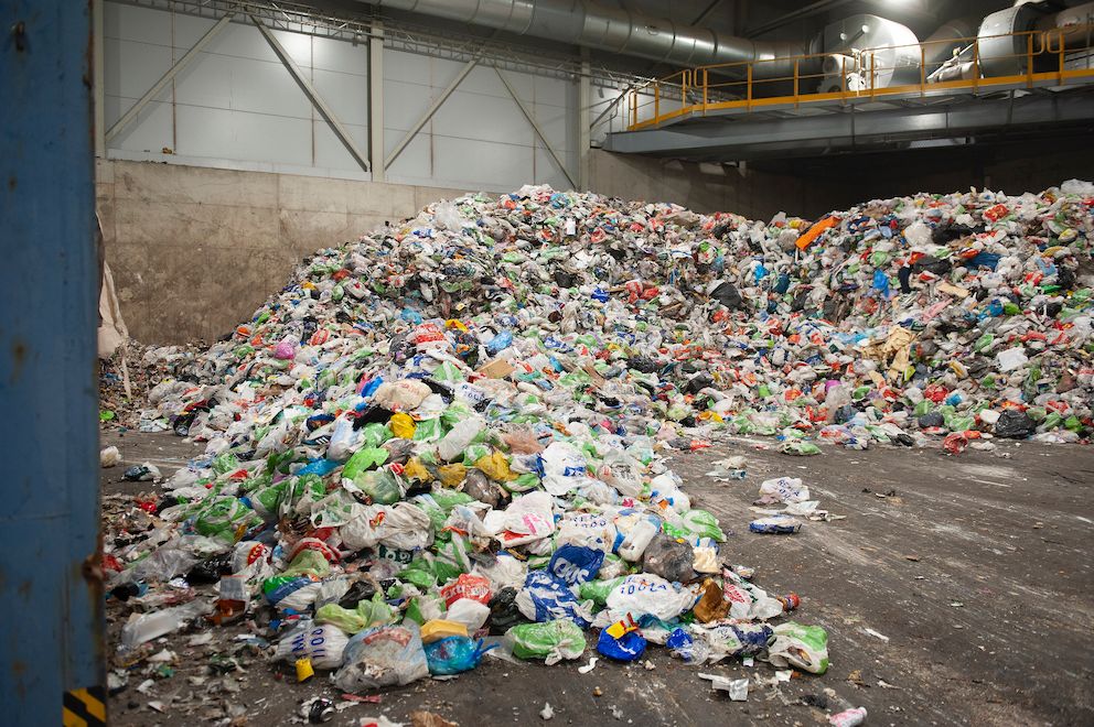 Kjemisk gjenvinning av plast er dyrt og energikrevende, og kan ikke være noe annet et tillegg til det viktige arbeidet med materialgjenvinning, skriver Svein Kamfjord. Illustrasjonsfoto: Terje Lien