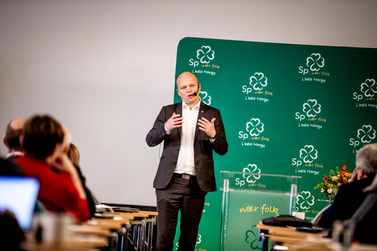 Sp-leder Trygve Slagsvold Vedum taler til partiets nyvalgte ordførere. Foto: Magnus Knutsen Bjørke
