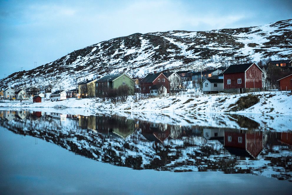 Sammenslåingen mellom Kvalsund (bildet) og Hammerfest er den eneste i Finnmark som følge av kommunereformen. Utfordringene i fylket tilsier at organiseringen fortsatt må vurderes. Foto: Lisa Rypeng