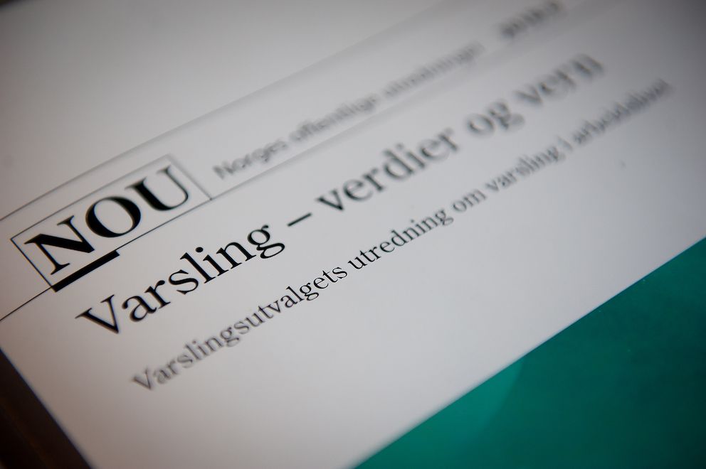 Forarbeidene til endringene i arbeidsmiljøloven om varsling drøfter dessverre ikke om varsling til kommunale kontrollutvalg kan ansees som ekstern varsling, skriver Anne-Karin Pettersen.