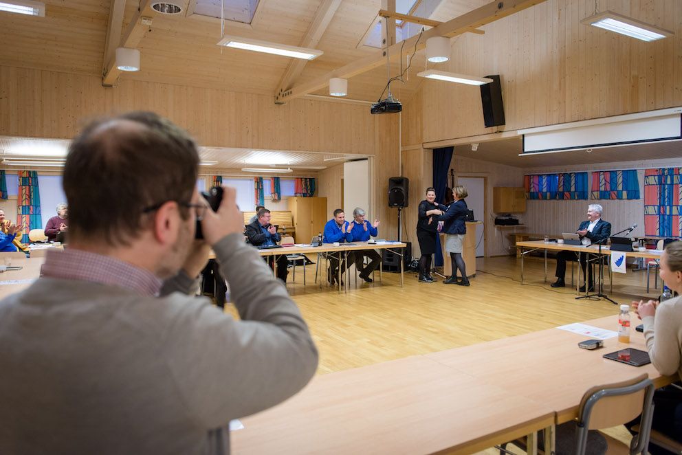 De fleste kommunestyrer har besøk av mediene bare av og til, men ikke i Nome. Der er det alltid minst tre journalister på pressebenken. Foto: Joakim S. Enger