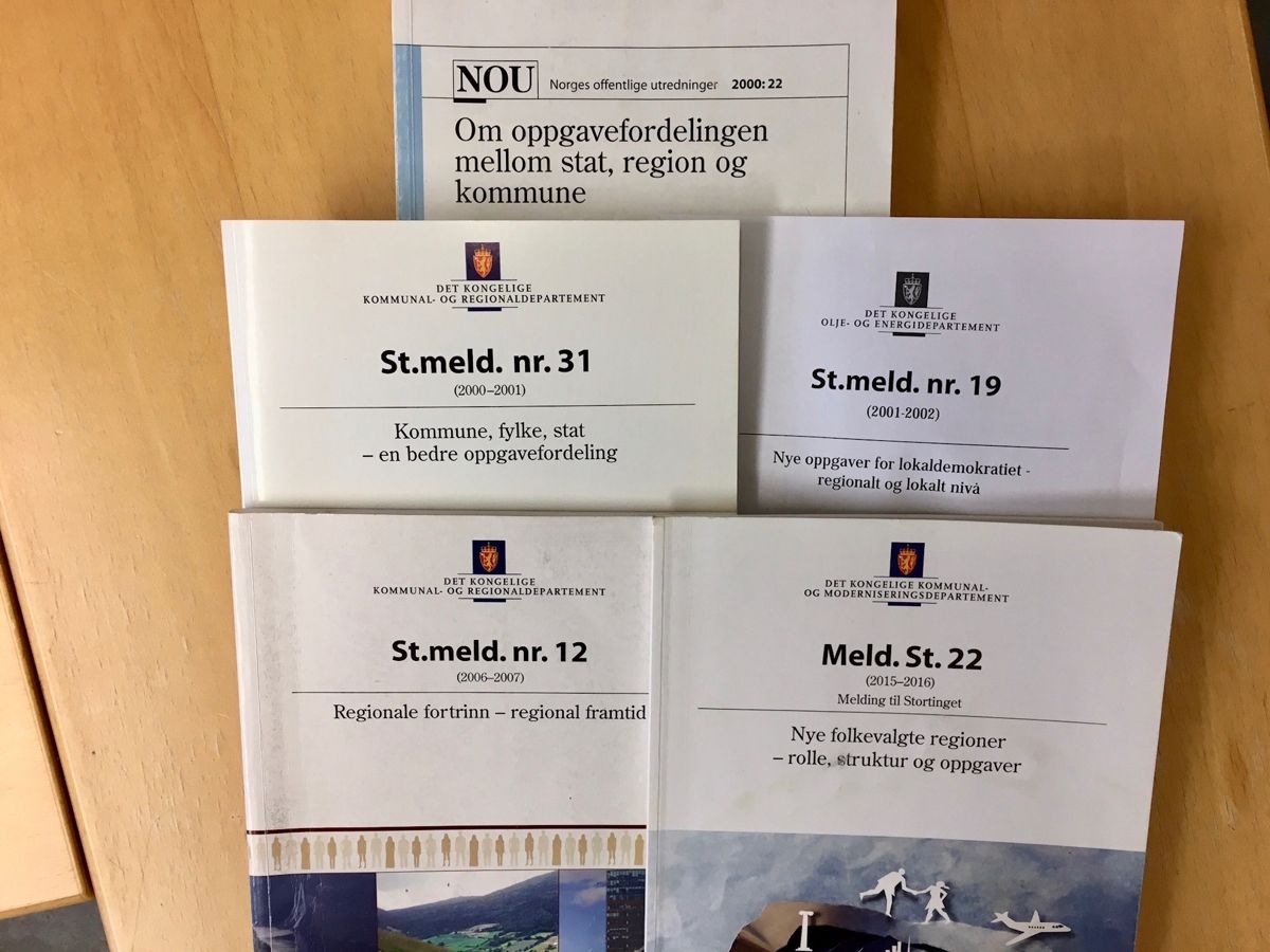 Etter år 2000 har Stortinget drøftet nye oppgaver til fylkeskommunen fire ganger, påpeker Geir Vinsand og Magne Langset.