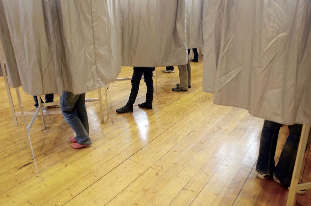 Valgdeltakelsen og partivalget er omtrent den samme hos 16- og 17-åringer som hos velgerne for øvrig, skriver Jan Inge Krossli, som anbefaler senket stemmerettsalder. Illustrasjonsfoto: Robert Bråthen, NTB scanpix