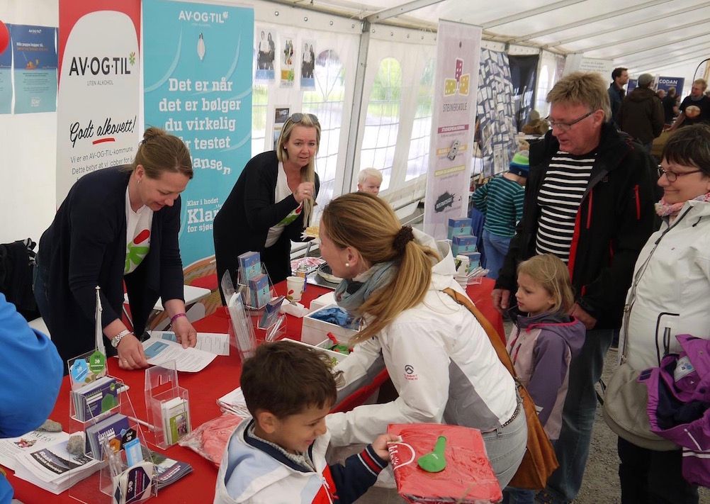 Hurum kommune benyttet anledningen under Trebåtfestivalens folkefest til å drive kampanje for alkovett. Foto: Av-og-til