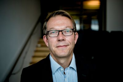 KS-advokat Øyvind Renslo mener at kommunestyret kan delegere myndighet til å vedta endringer i kommunedirektørens lønn til andre folkevalgte organer.