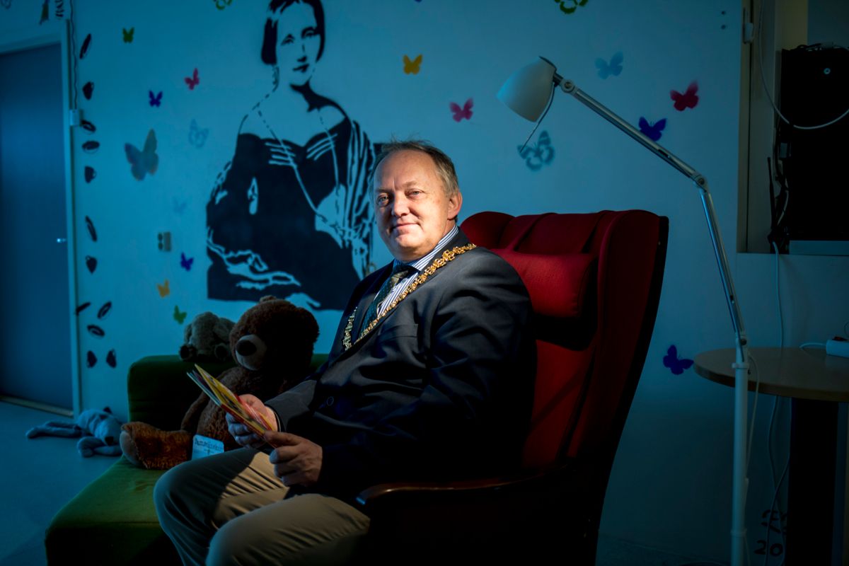Eidsvoll med ordfører John-Erik Vika i spissen kan miste omtrent 2,9 millioner i formuesskatteinntekt når skilegenden flytter.