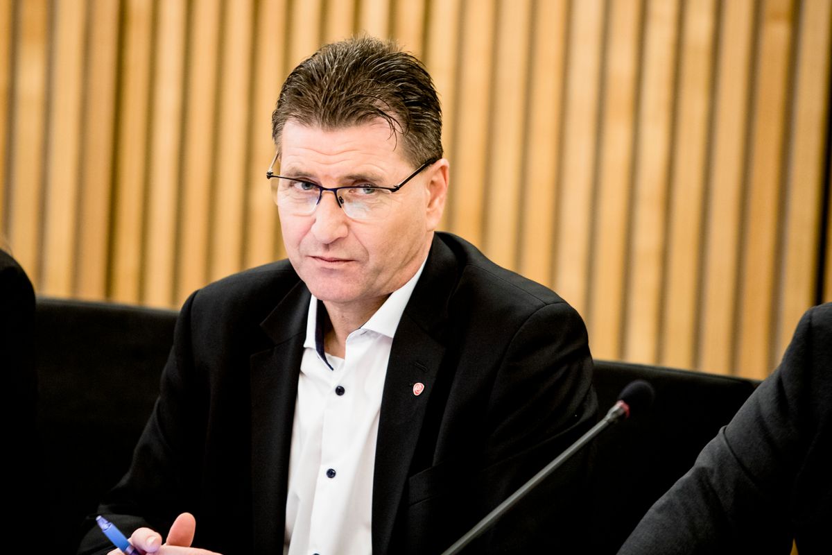 Kommunalpolitisk talsperson Stein Erik Lauvås i Arbeiderpartiet mener departementets egne tall gir grunn til bekymring for kommuneøkonomien.