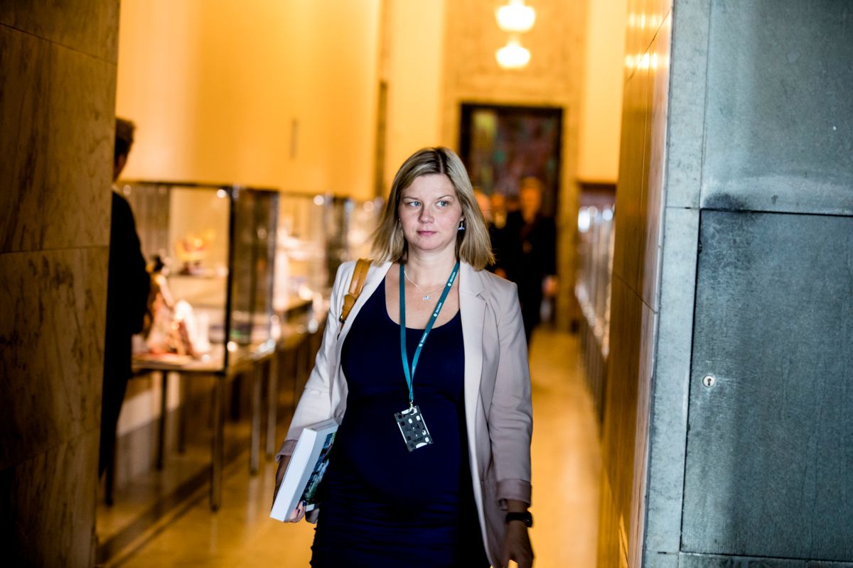 Kunnskaps- og integreringsminister Guri Melby (V) mener at det tar tid å endre rekrutteringen til barnehagene.
