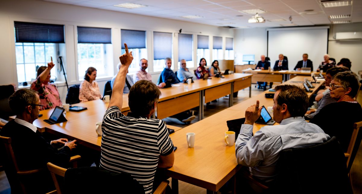 De som styrer en kommune, et fylke eller et land, må se på seg selv som et kollegium som jobber sammen. De må gjøre det de kan for å gjøre hverandre gode, og for å oppnå gode resultater for fellesskapet, skriver Are Karlsen.