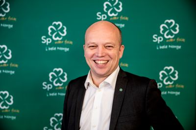 Finansminister og leder i Senterpartiet, Trygve Slagsvold Vedum  , var med vilje uklar om en mulig oppløsning av Kristiansand på Lokalsamfunnsforeningens konferanse.
