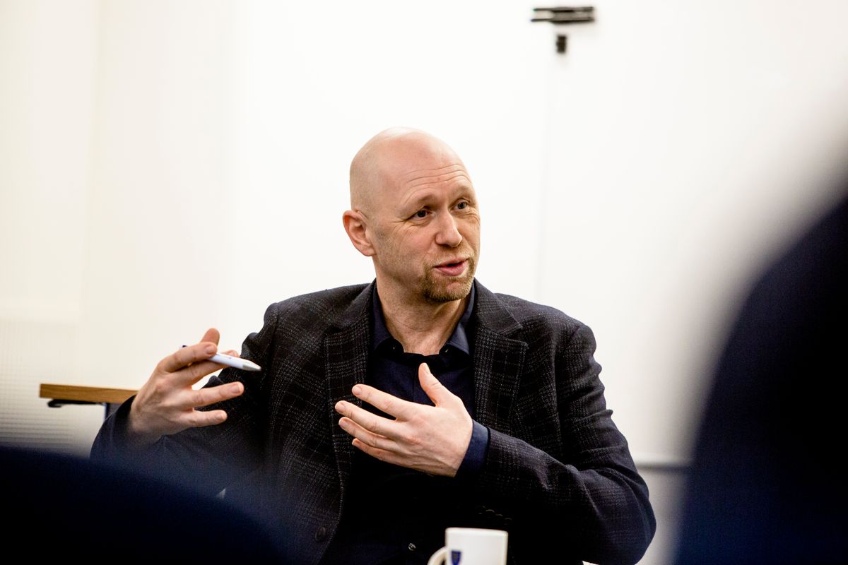Her er Rune Hallingstad fotografert under et møte i kontrollutvalget mens han ennå var kommunedirektør i Ullensaker kommune.