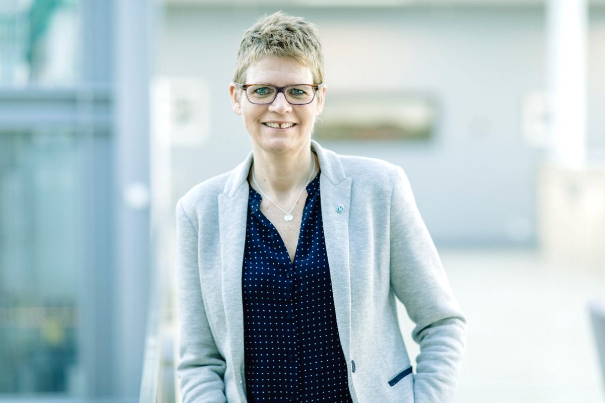 Britt Elin Steinveg gikk av uten arbeidsplikt fra 22. juni. Formelt avsluttes arbeidsforholdet ved nyttår.