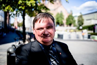 Karasjok-ordfører Svein Atle Somby (Ap) er enig i at Norge trenger flere helseutdannede. Han synes derimot ingenting om at partier gir valgløfter på vegne av kommuner, uten at det skal følge penger med.
