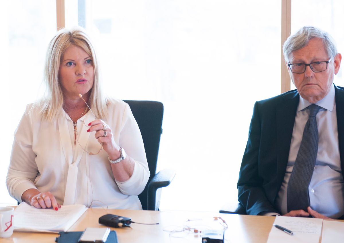 Fredrikstad kommune hadde en periode hvor flere ansatte varslet om kritikkverdige forhold i kommunen, og disse ble ikke behandlet på korrekt måte, skriver Rita Holberg (t.v.) Hun ledet et ad-hoc-utvalg som behandlet disse sakene. Til høyre setterådmann Nils Holm.