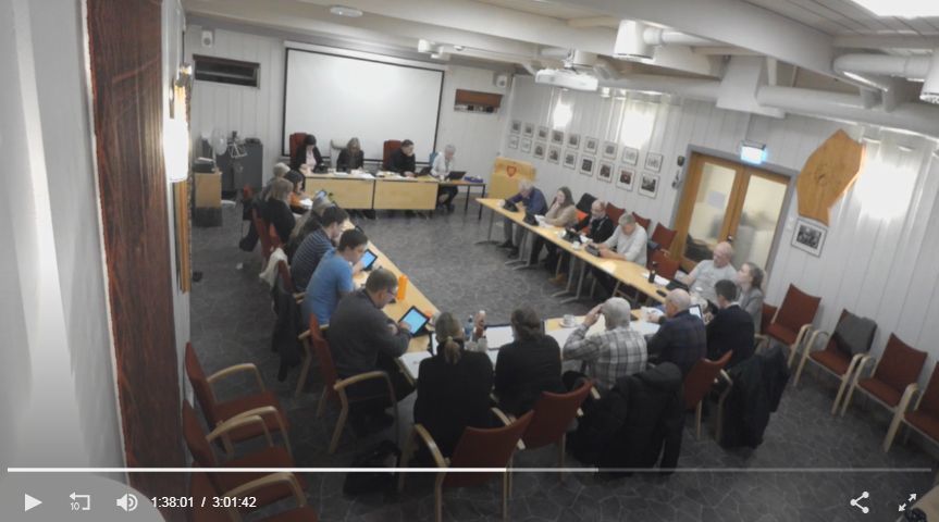 Et samlet Meråker kommunestyre vedtok mistillit til rådmannen i et ekstraordinært møte mandag. Her i opptak fra kommunestyrets møte i februar.
