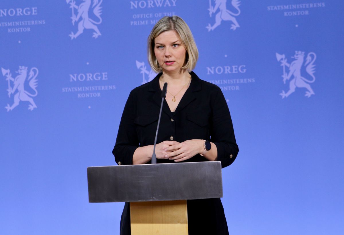 Kunnskaps- og integreringsminister Guri Melby (V) mener det nye tolkeregisteret kan bidra til at hele befolkningen får bedre informasjon om koronaviruset.