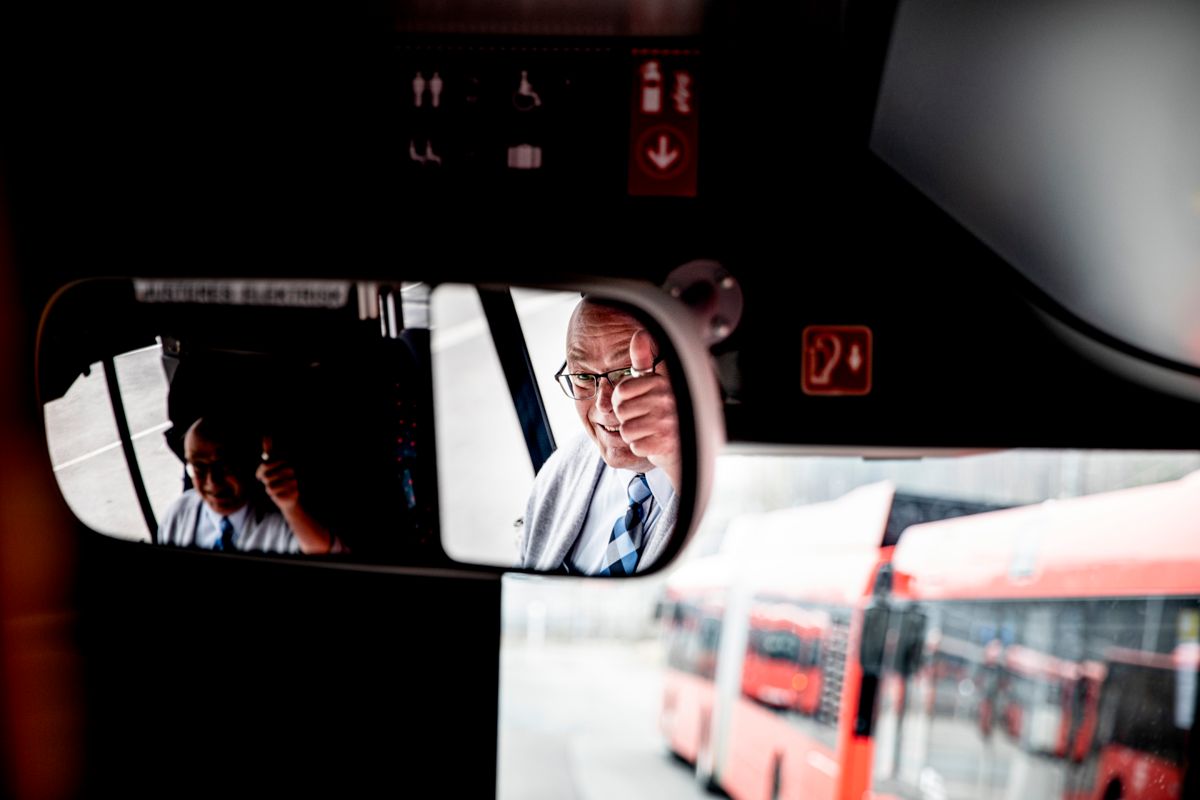 Transportarbeidere opplever stor grad av digital kontroll av sine arbeidsoppgaver, som for eksempel fylkeskommunenes bussjåfører. Det er ikke nødvendigvis negativt, viser undersøkelsen.