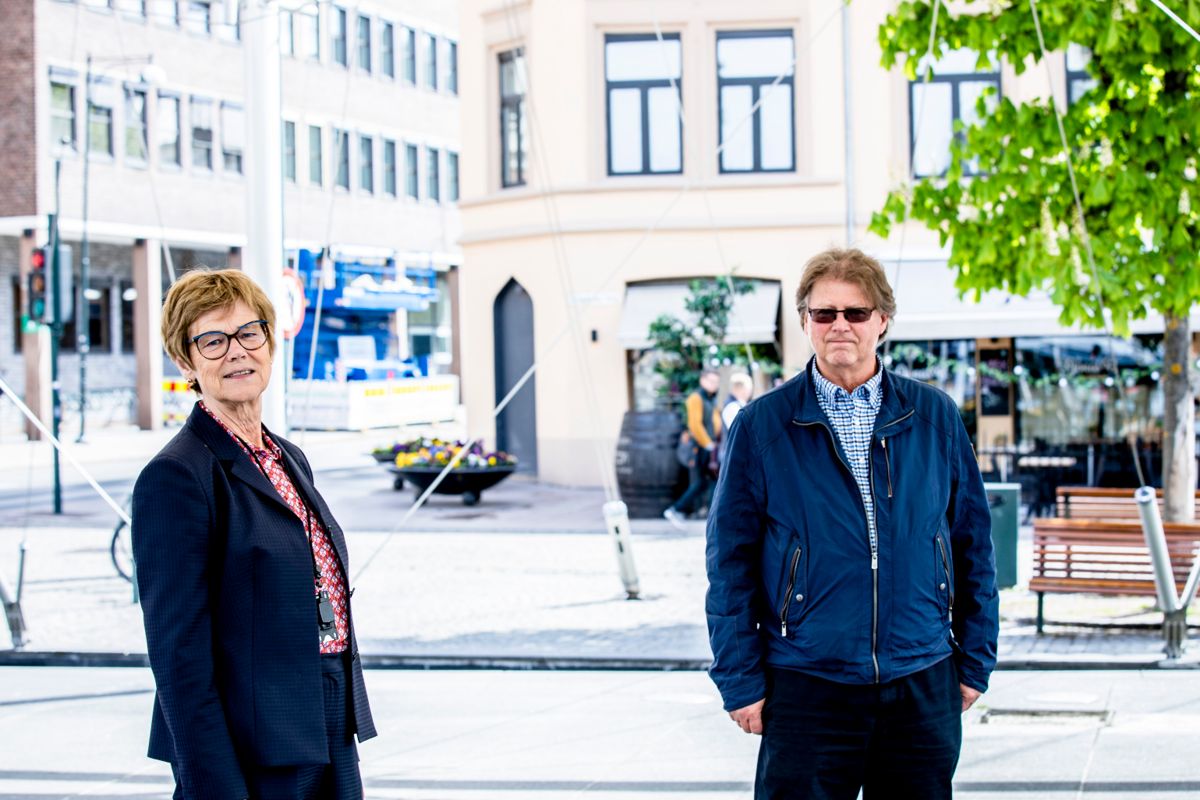 Kommunedirektør Elisabeth Enger og økonomisjef Roar Paulsen i Drammen er blant dem som tror koronakrisen vil bety budsjettkutt.