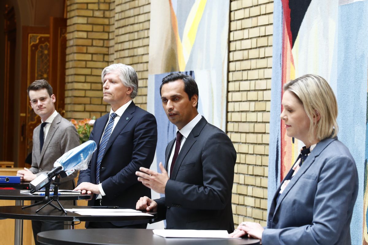 Regjeringspartiene og Frp presenterte torsdag avtalen om revidert nasjonalbudsjett og krisepakken. F.v. Tore Storehaug (KrF), Ola Elvestuen (V), Mudassar Kapur (H) og Sylvi Listhaug (Frp).