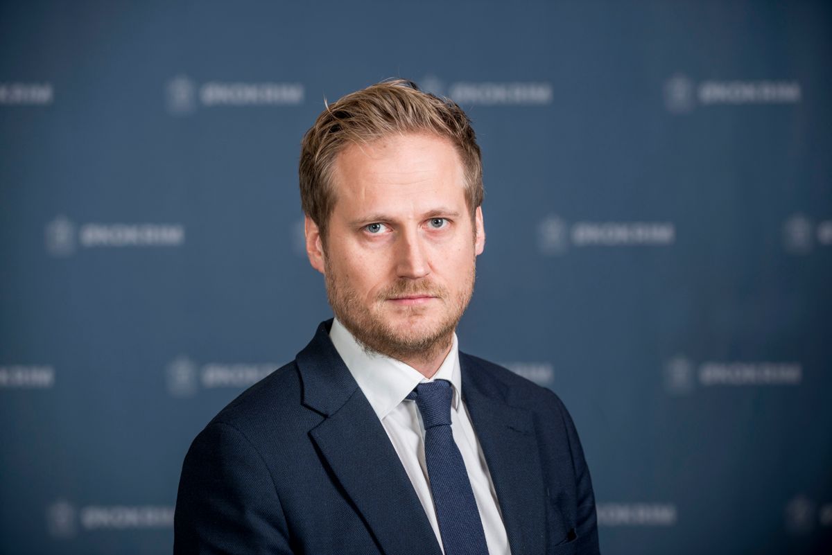 Førstestatsadvokat Esben Kyhring i Økokrim avviser at Økokrim har påvirket kommunen til å holde korrupsjonssaken i Nittedal hemmelig for politikerne.