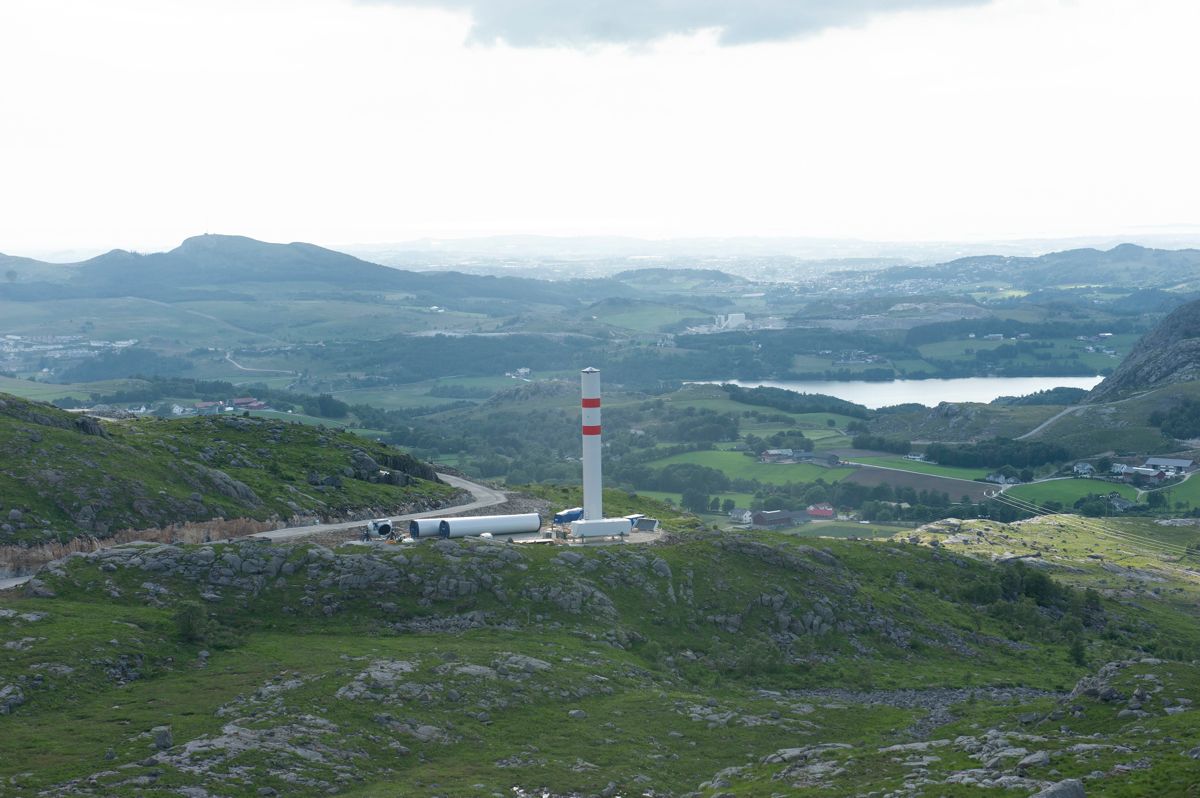 Utbyggingen av vindkraft på Vardafjell i Sandnes kommune er ett eksempel på kraftutbygging som har skapt strid. Men den nye stortingsmeldingen om vindkraft på land sier lite konkret om fremtidig rammeverk, skriver Hanne Alstrup Velure.