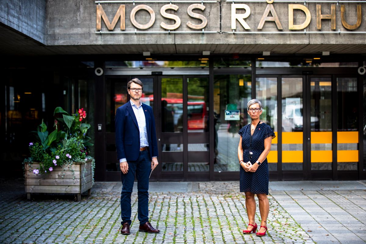 Ordfører Hanne Tollerud (Ap) og kommuneoverlege Kristian Krogshus mener det nye koronautbruddet i Moss gir et kraftig signal om at koronaepidemien ikke er over. Begge tror på økt smitte i tiden som kommer, blant annet etter utenlandsreiser.