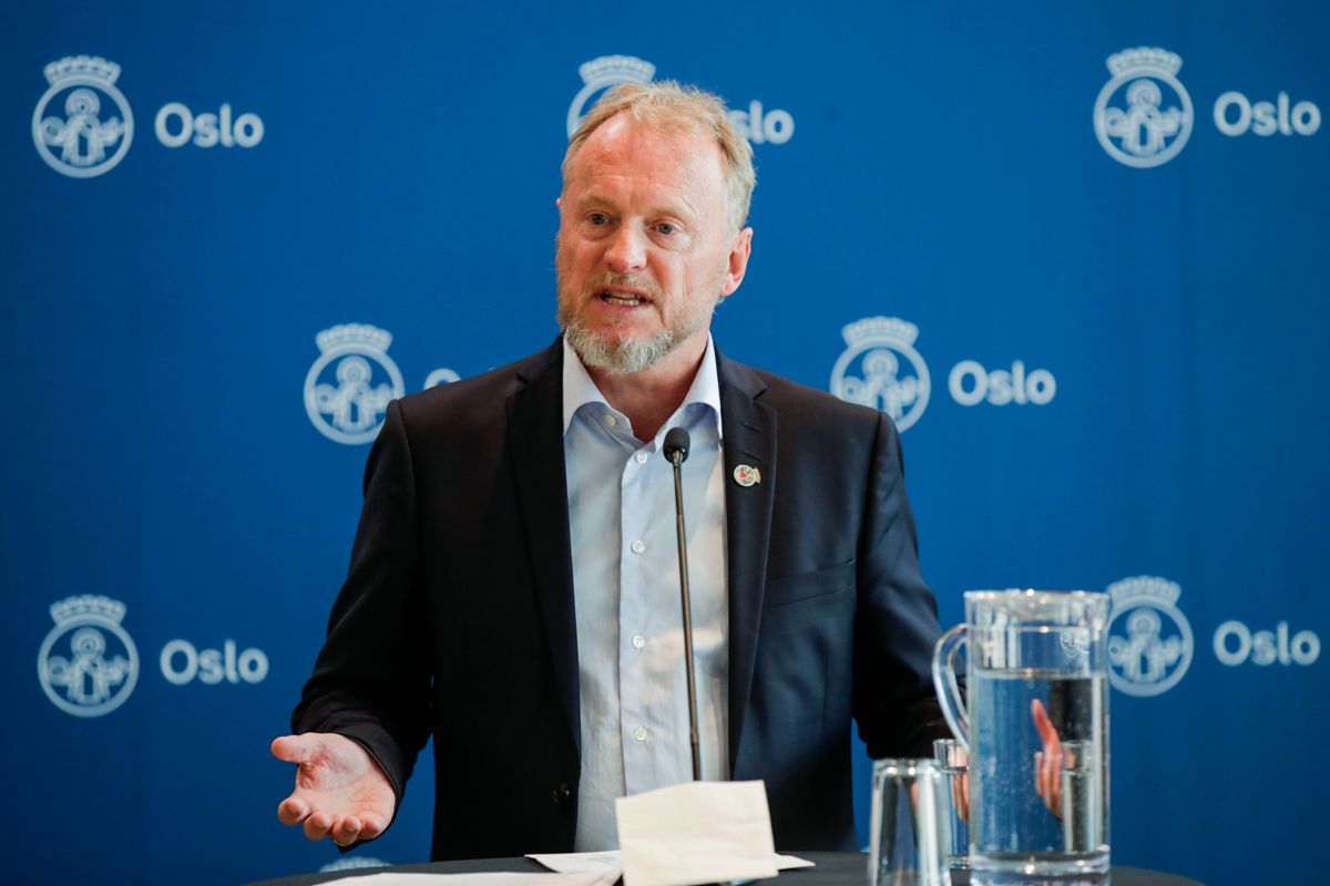 Byrådsleder Raymond Johansen vil ha påbud om munnbind i kollektivtransporten i Oslo.