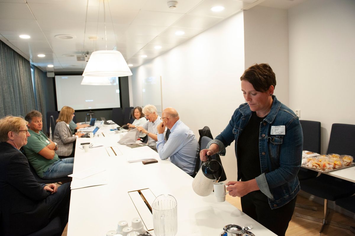 Utvalget, som skal gå gjennom kommunenes inntektssystem, hadde sitt første møte 26. august 2020. Utvalgsleder Marianne Haraldsvik (til høyre) oppfordrer kommunene til å komme med innspill via den nyopprettede nettsiden.