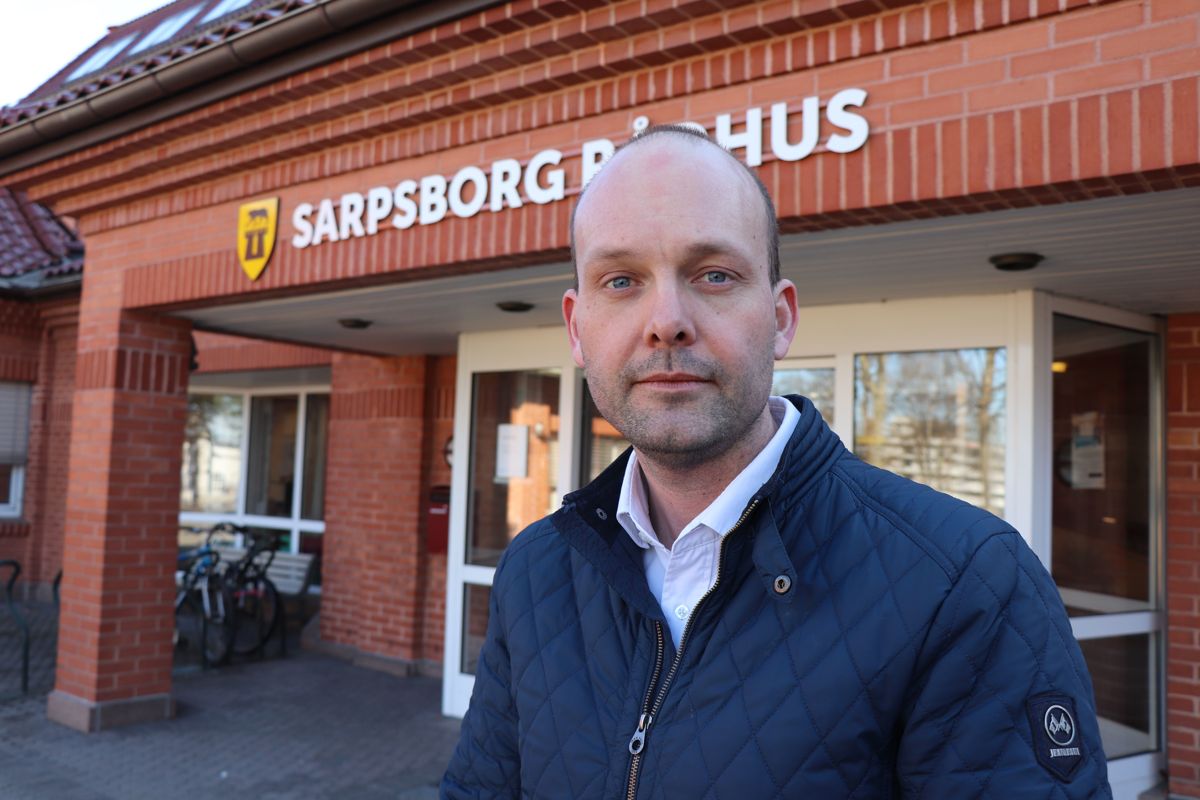Ordfører Sindre Martinsen-Evje (Ap) i Sarpsborg har satt krisestab, men forsikrer samtidig at smittespredningen ikke er ute av kontroll.