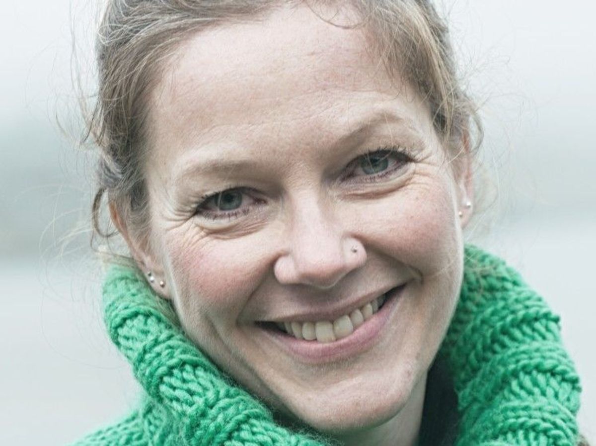 – Elever som er borte fra skolen et par dager fordi de er småpjusk har ikke rett på opplæring hjemme, sier statssekretær Anja Johansen (V) i Kunnskapsdepartementet.