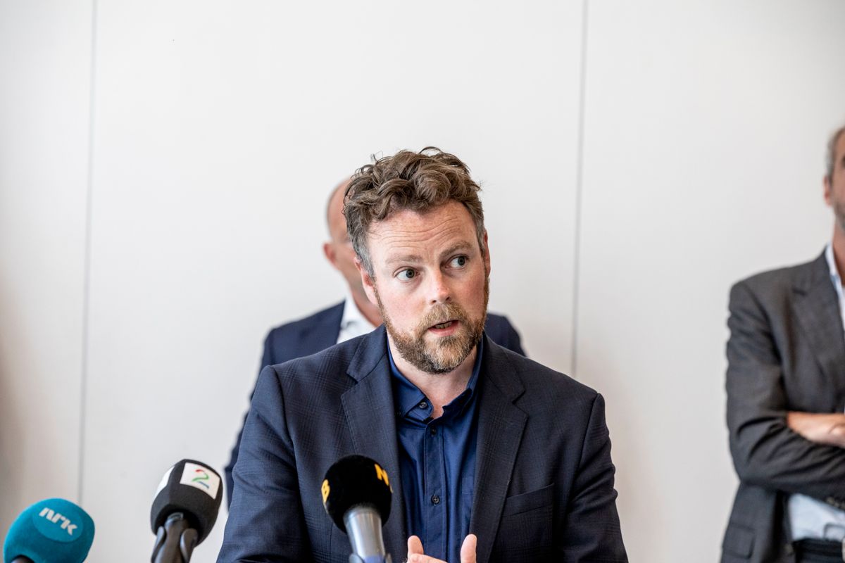 Arbeids- og sosialminister Torbjørn Røe Isaksen sier at akutt brannfare var årsaken til at streiken måtte avblåses fredag ettermiddag.