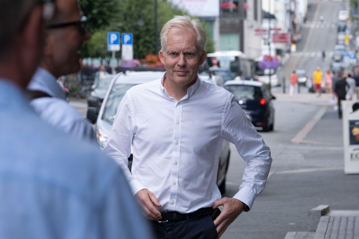 Kristiansands ordfører Jan Oddvar Skisland (Ap) har fått nok av de mange spørsmålene fra ytre høyre-representanter i bystyret.