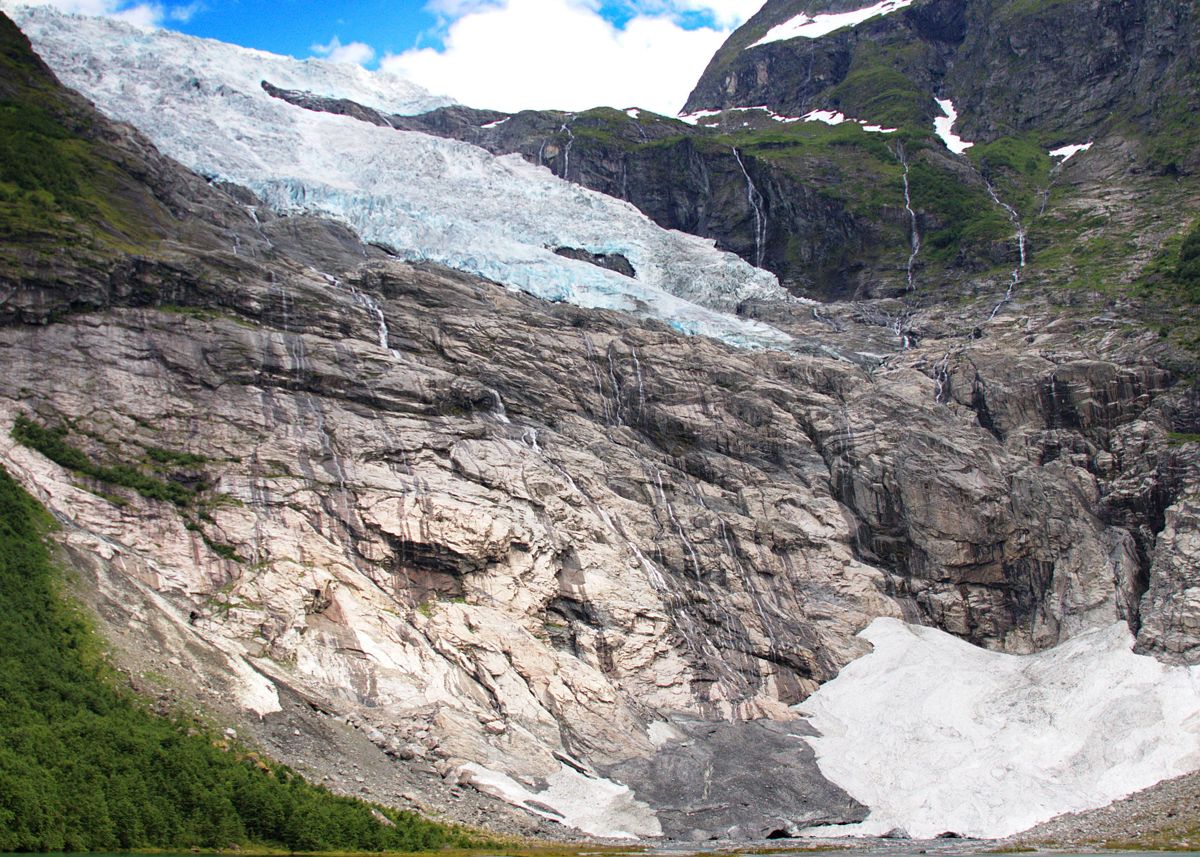 Bøyabreen i Fjærland minker kraftig som følge av klimaendringene.