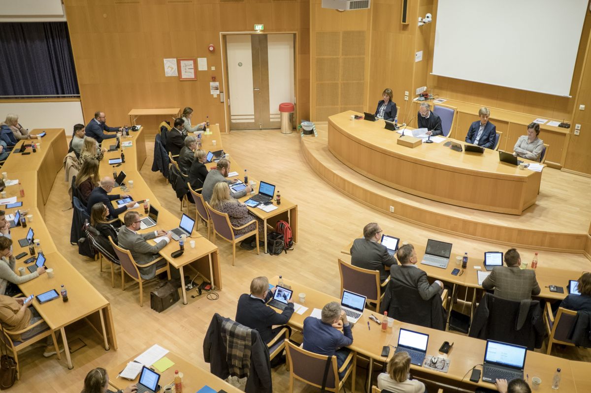 Lillestrøm er blant kommunene som har bedt om at de regionale smitteverntiltakene i Viken oppheves for dem. Bildet er fra et kommunestyremøte før pandemien.